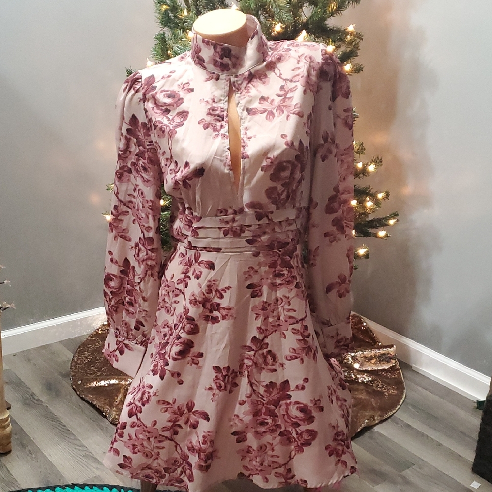 Shein bohemian peep hole bell sleeve floral dess L NWOT
